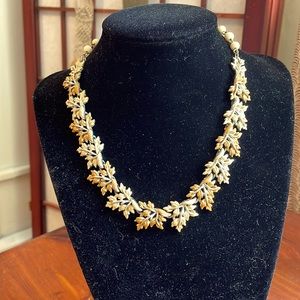 Vintage necklace. Brown/tan Leaves